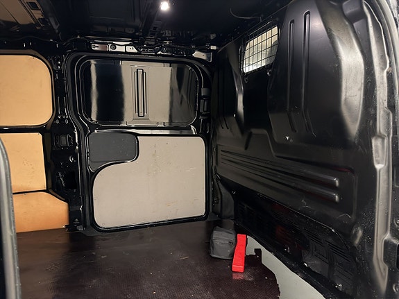 Ford Transit Custom 12 of 30