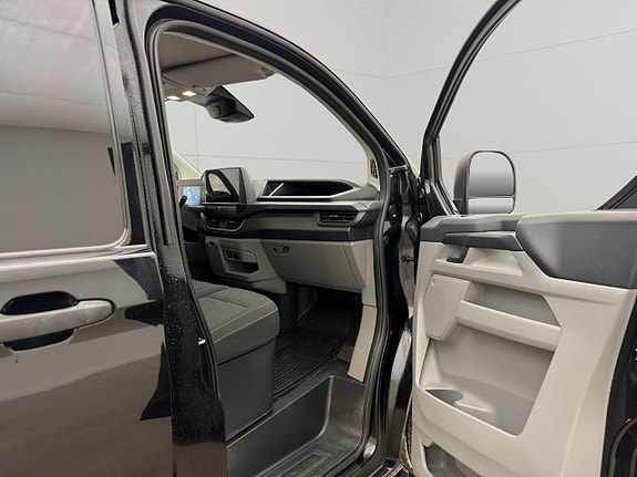 Ford Transit Custom 27 of 30