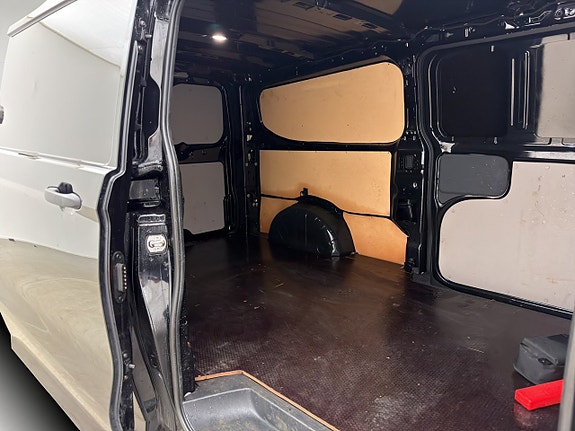Ford Transit Custom 11 of 30