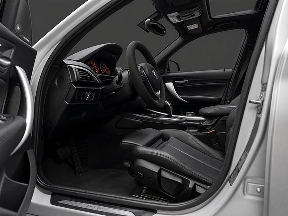 BMW M135i 7 of 26