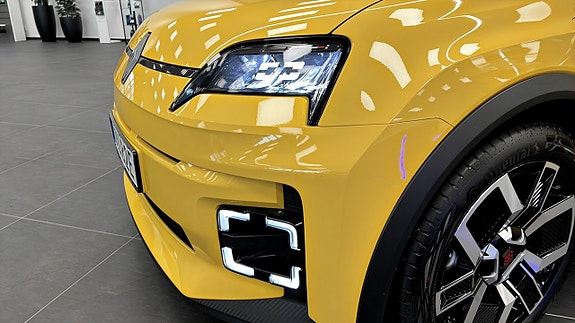 Renault 5 E-Tech 20 of 24