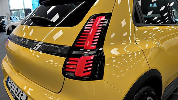 Renault 5 E-Tech 21 of 24