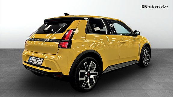 Renault 5 E-Tech 5 of 24