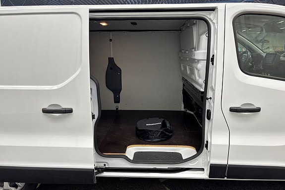 Renault Trafic 13 of 19