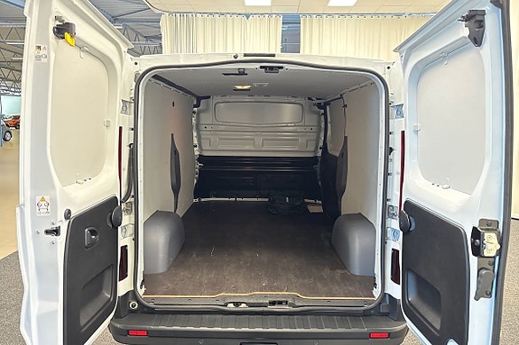 Renault Trafic 14 of 19