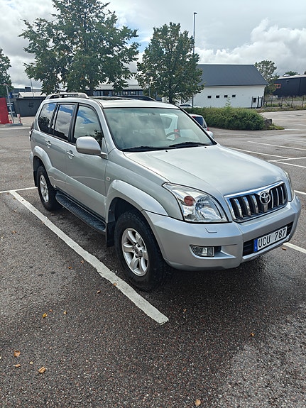 Toyota Land Cruiser 3 of 8