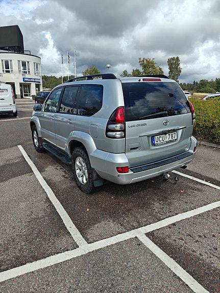 Toyota Land Cruiser 5 of 8