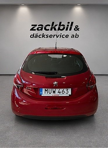 Peugeot 208 3 of 7