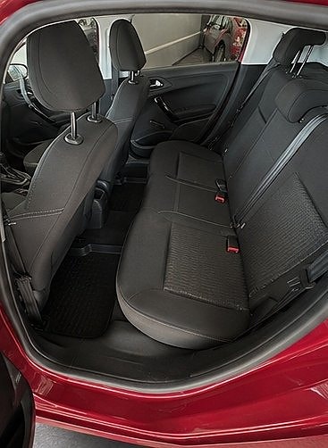 Peugeot 208 5 of 7