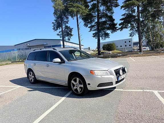 Volvo V70 3 of 9