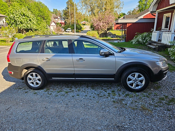 Volvo XC70 2 of 10