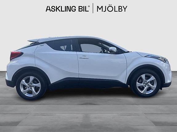 Toyota C-HR 4 of 13