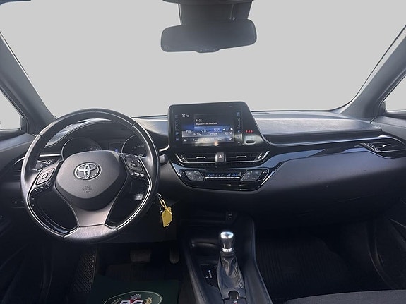 Toyota C-HR 8 of 13