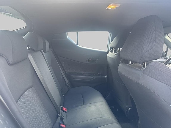 Toyota C-HR 7 of 13