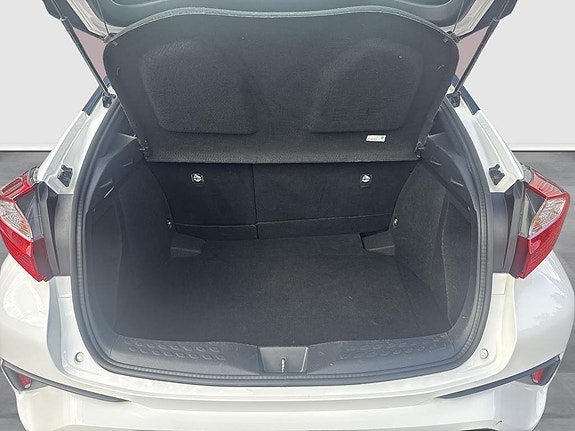 Toyota C-HR 10 of 13