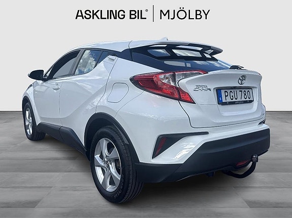 Toyota C-HR 2 of 13