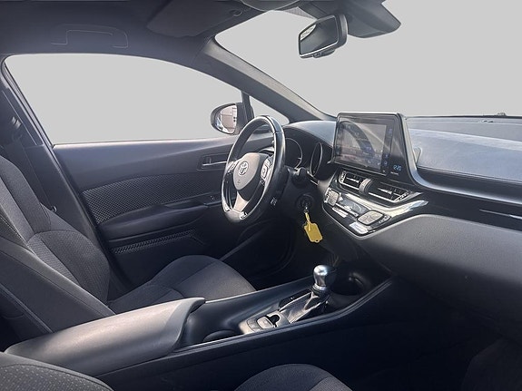 Toyota C-HR 6 of 13