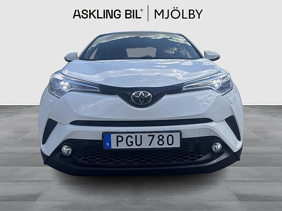 Toyota C-HR 3 of 13