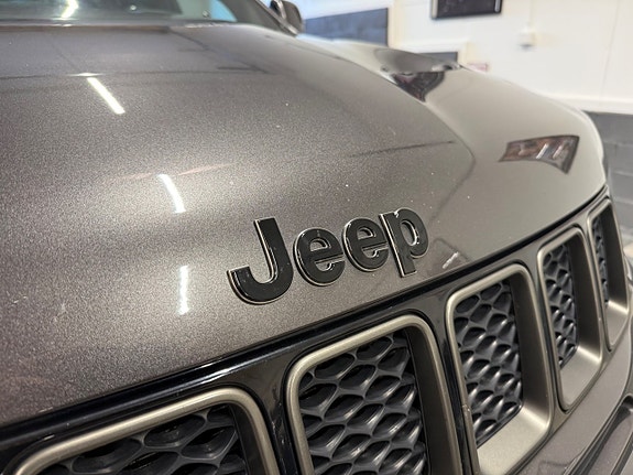 Jeep Grand Cherokee 15 of 30
