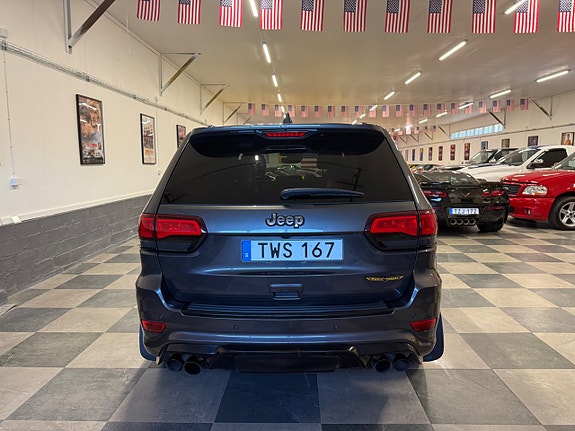 Jeep Grand Cherokee 11 of 30