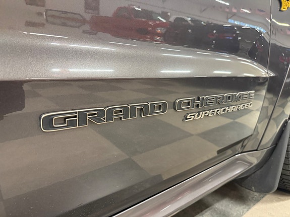 Jeep Grand Cherokee 14 of 30