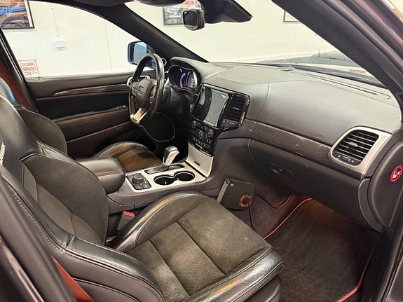 Jeep Grand Cherokee 28 of 30