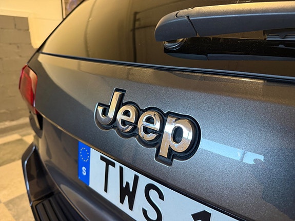 Jeep Grand Cherokee 18 of 30