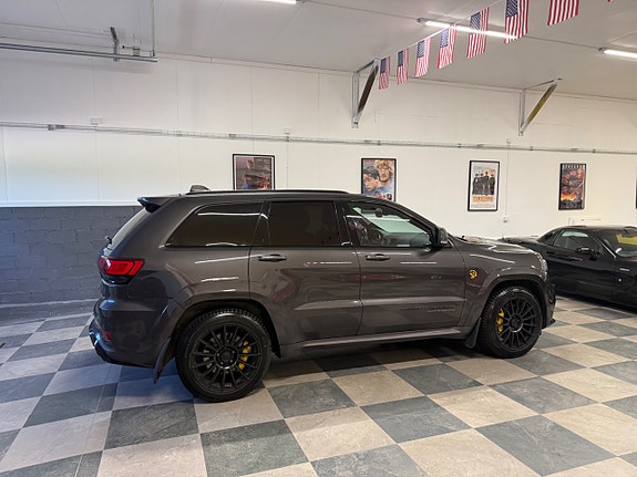 Jeep Grand Cherokee 13 of 30