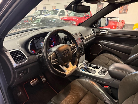 Jeep Grand Cherokee 21 of 30
