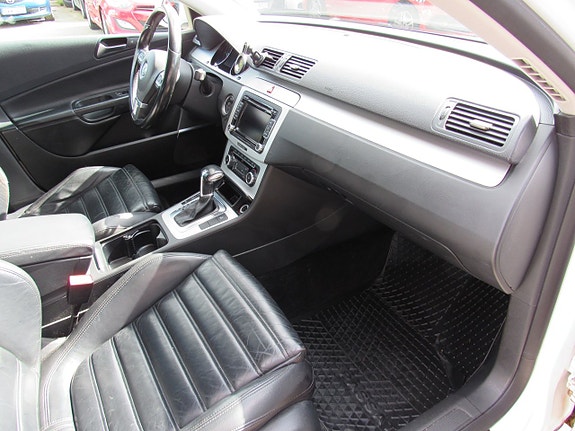 Volkswagen Passat 8 of 13