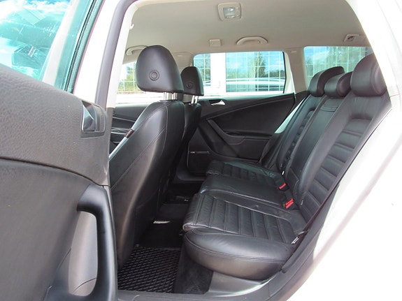 Volkswagen Passat 12 of 13