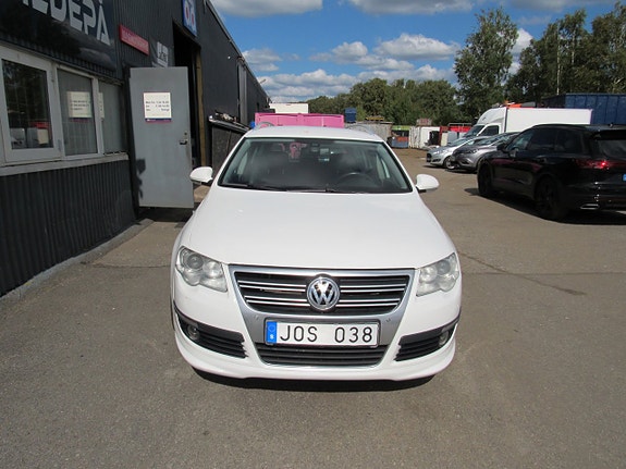 Volkswagen Passat 3 of 13