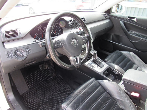 Volkswagen Passat 10 of 13