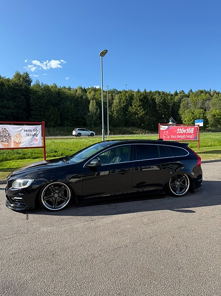 Volvo V60 2 of 11