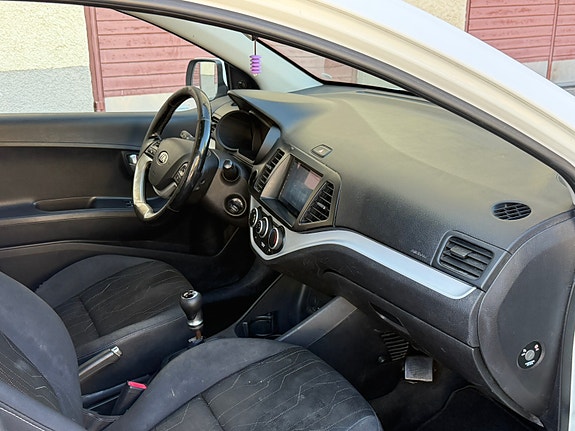 Kia Picanto 7 of 10
