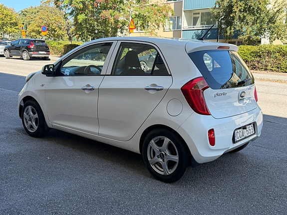 Kia Picanto 4 of 10