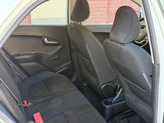 Kia Picanto 8 of 10