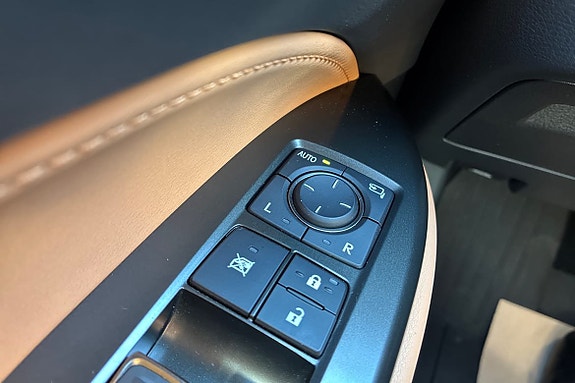 Lexus NX450h+ 17 of 25