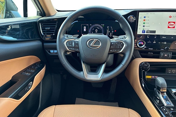 Lexus NX450h+ 8 of 25