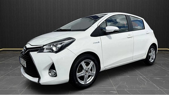 Toyota Yaris 2 of 8