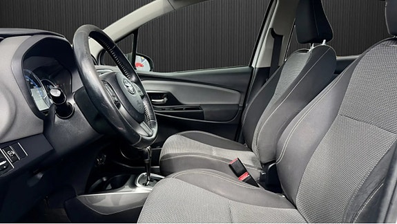 Toyota Yaris 6 of 8