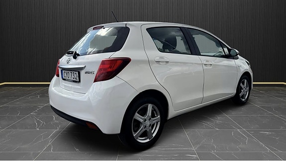 Toyota Yaris 4 of 8