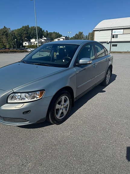 Volvo S40 2 of 17