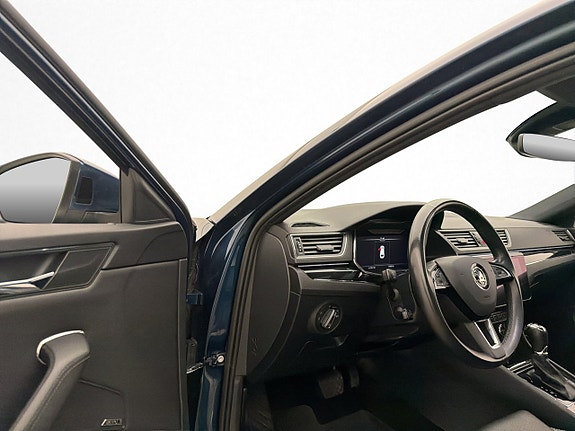 Skoda Superb 13 of 30