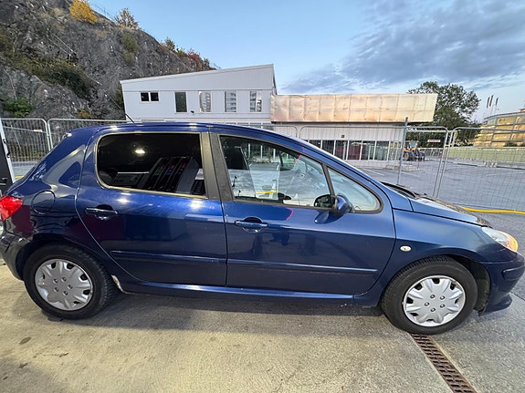 Peugeot 307 2 of 7