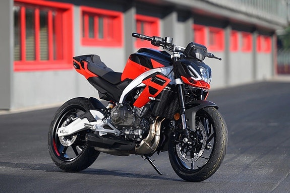 Aprilia Tuono 457 3 of 7
