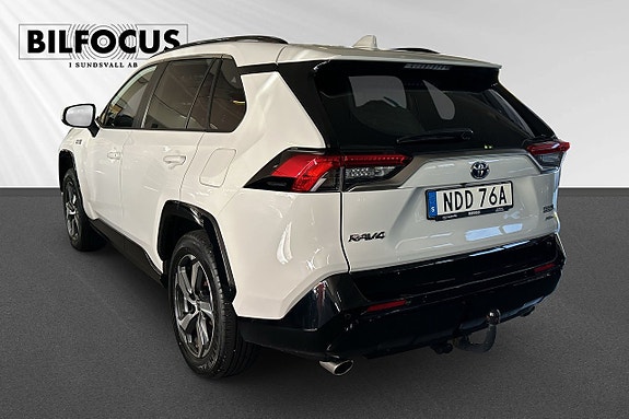 Toyota RAV4 2 of 6