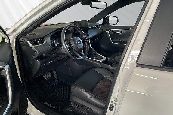 Toyota RAV4 5 of 6