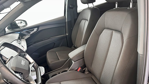 Audi Q4 e-tron 9 of 14