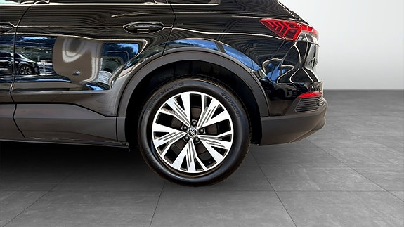 Audi Q4 e-tron 6 of 14
